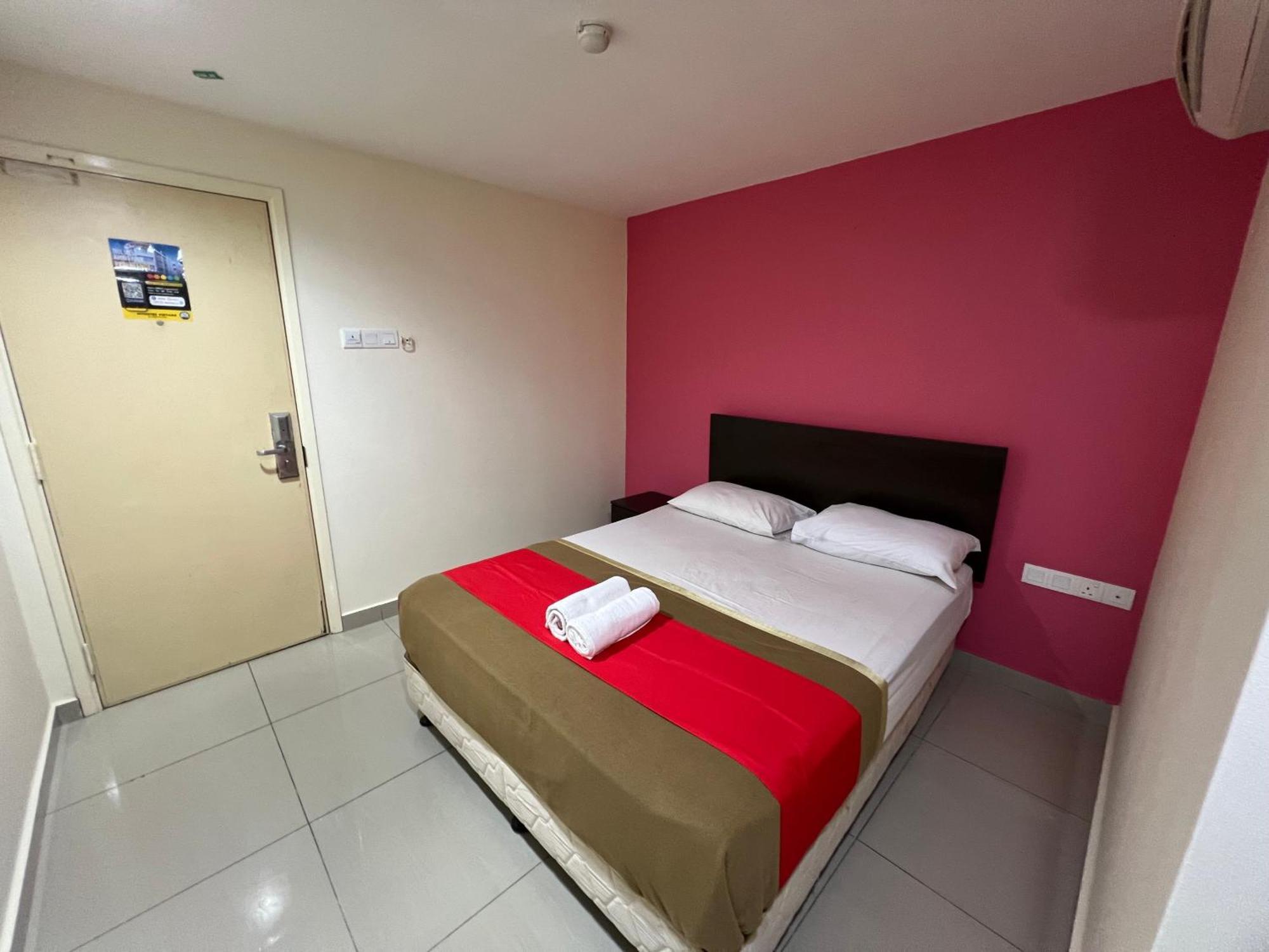 Standard Queen Room
